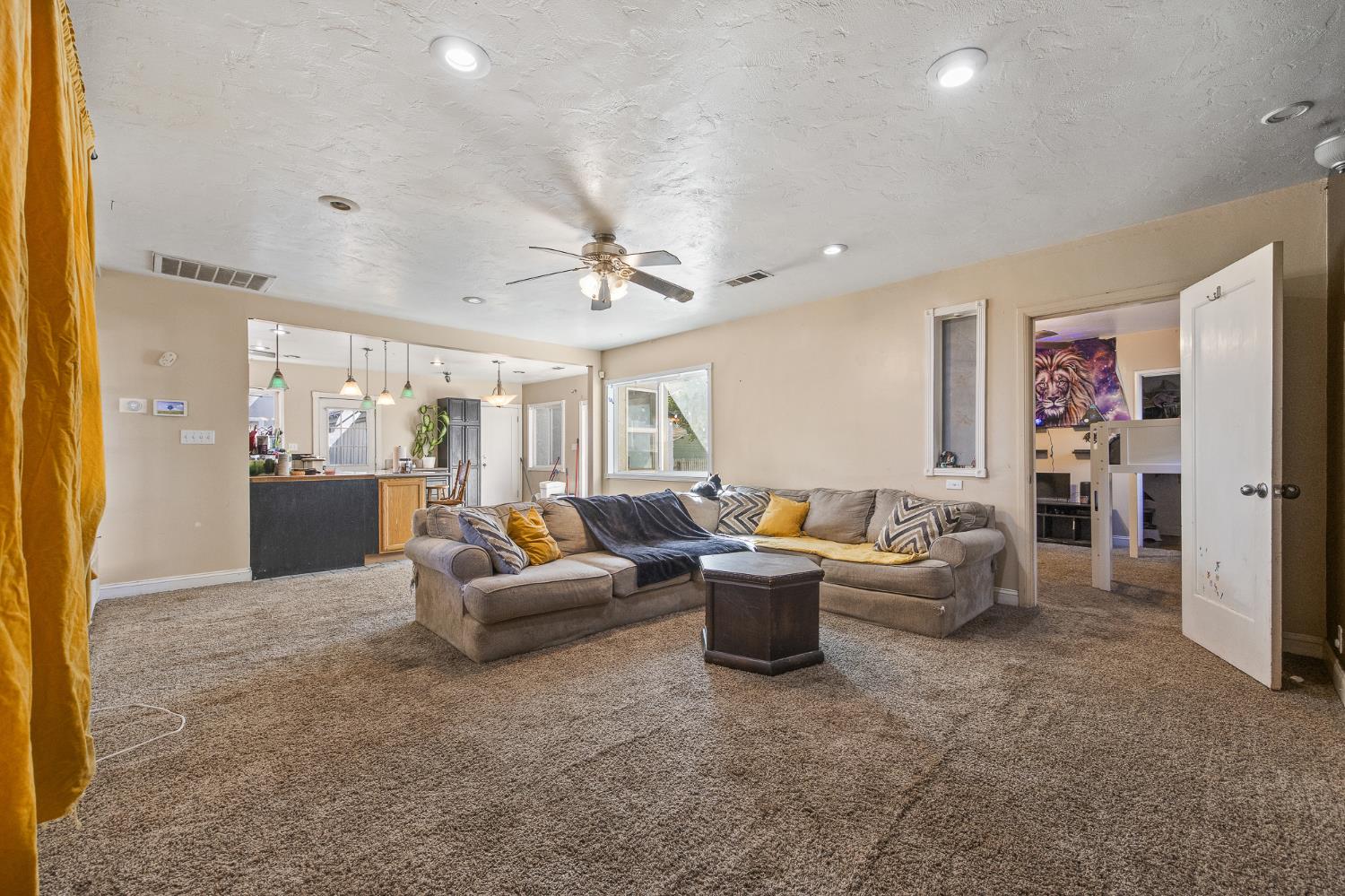 515 Neville, Hanford, CA 93230