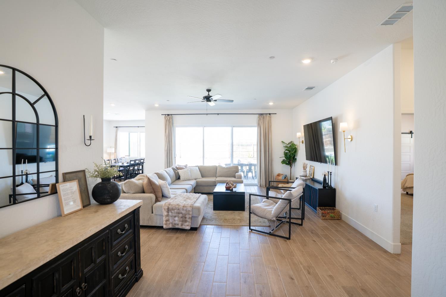 812 Traverse Dr S, Madera, CA 93636