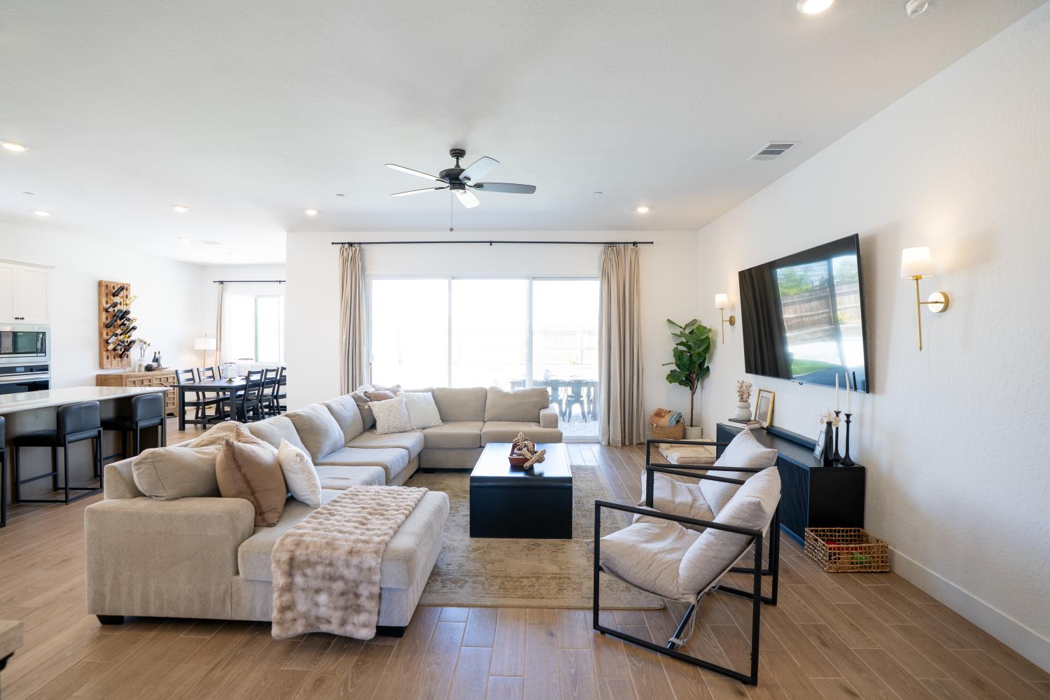 812 Traverse Dr S, Madera, CA 93636
