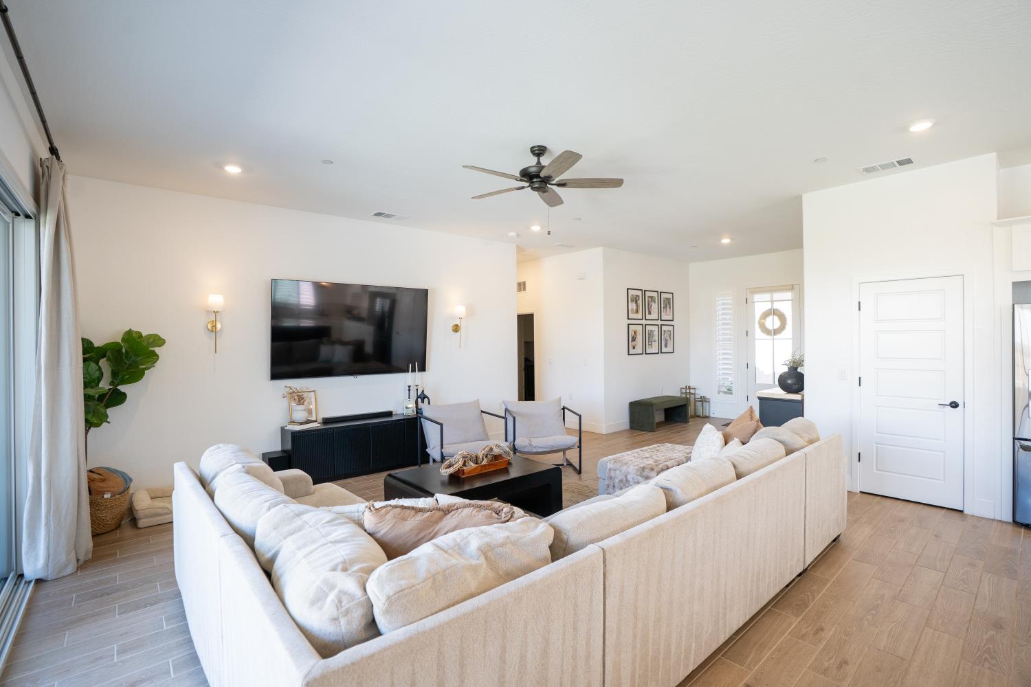 812 Traverse Dr S, Madera, CA 93636