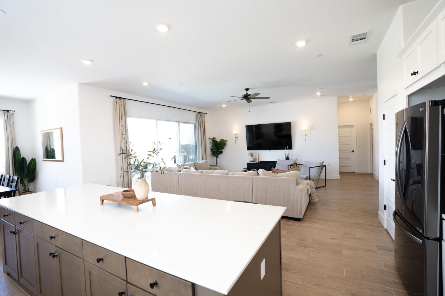 812 Traverse Dr S, Madera, CA 93636