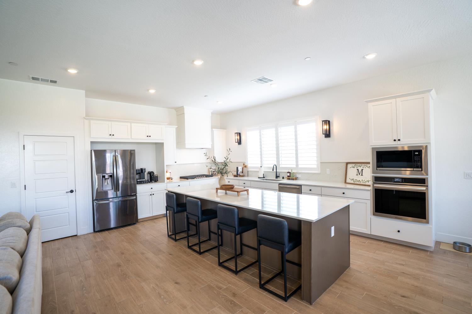 812 Traverse Dr S, Madera, CA 93636