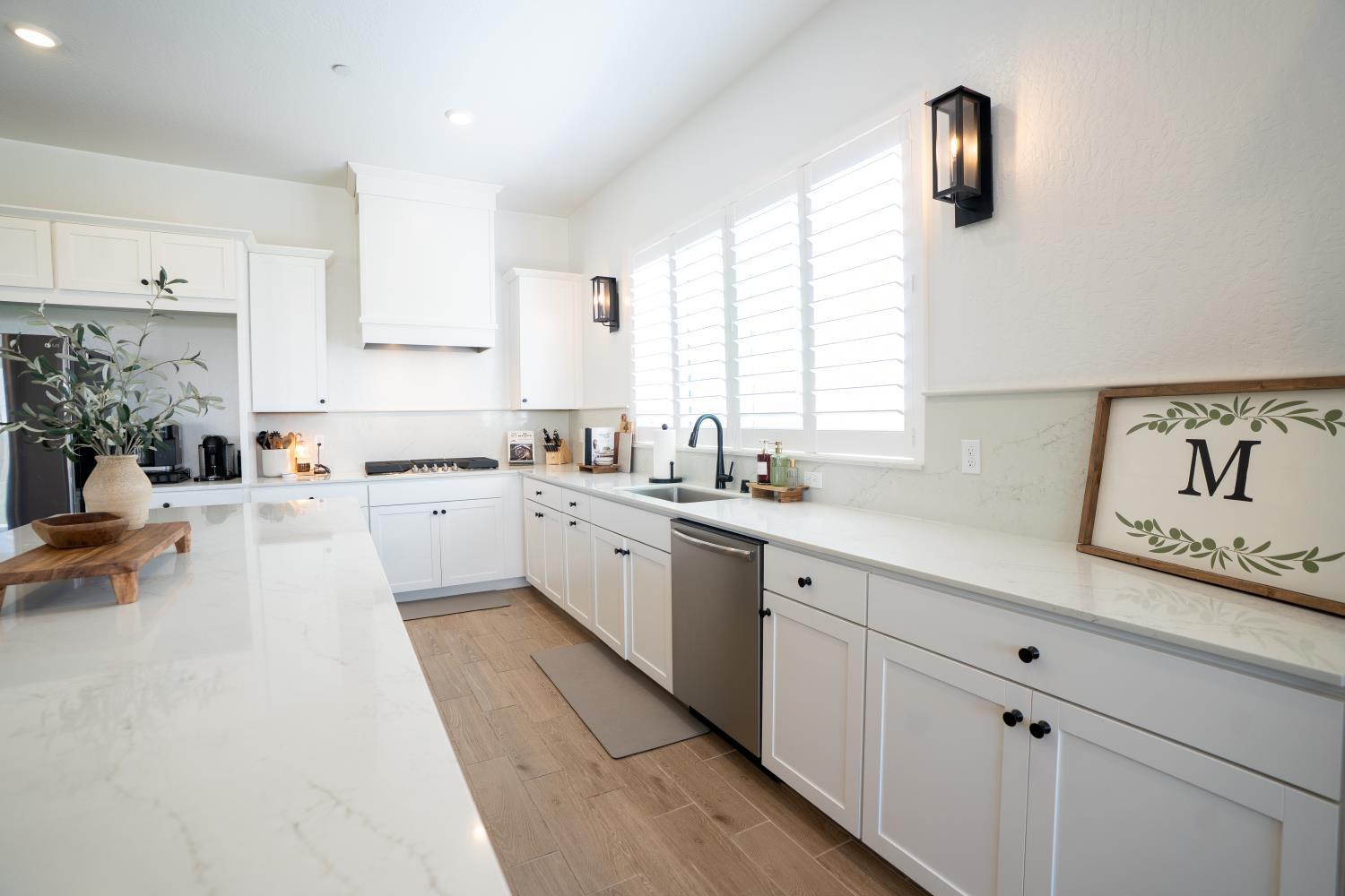 812 Traverse Dr S, Madera, CA 93636