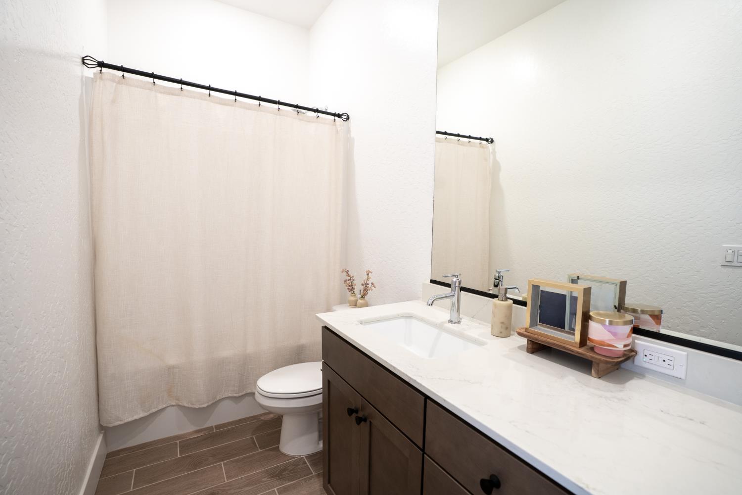812 Traverse Dr S, Madera, CA 93636