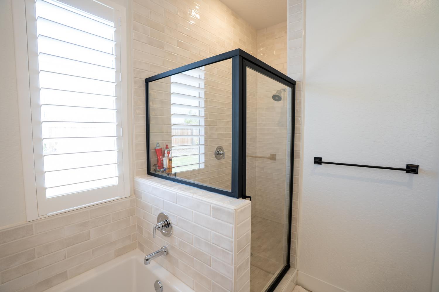 812 Traverse Dr S, Madera, CA 93636
