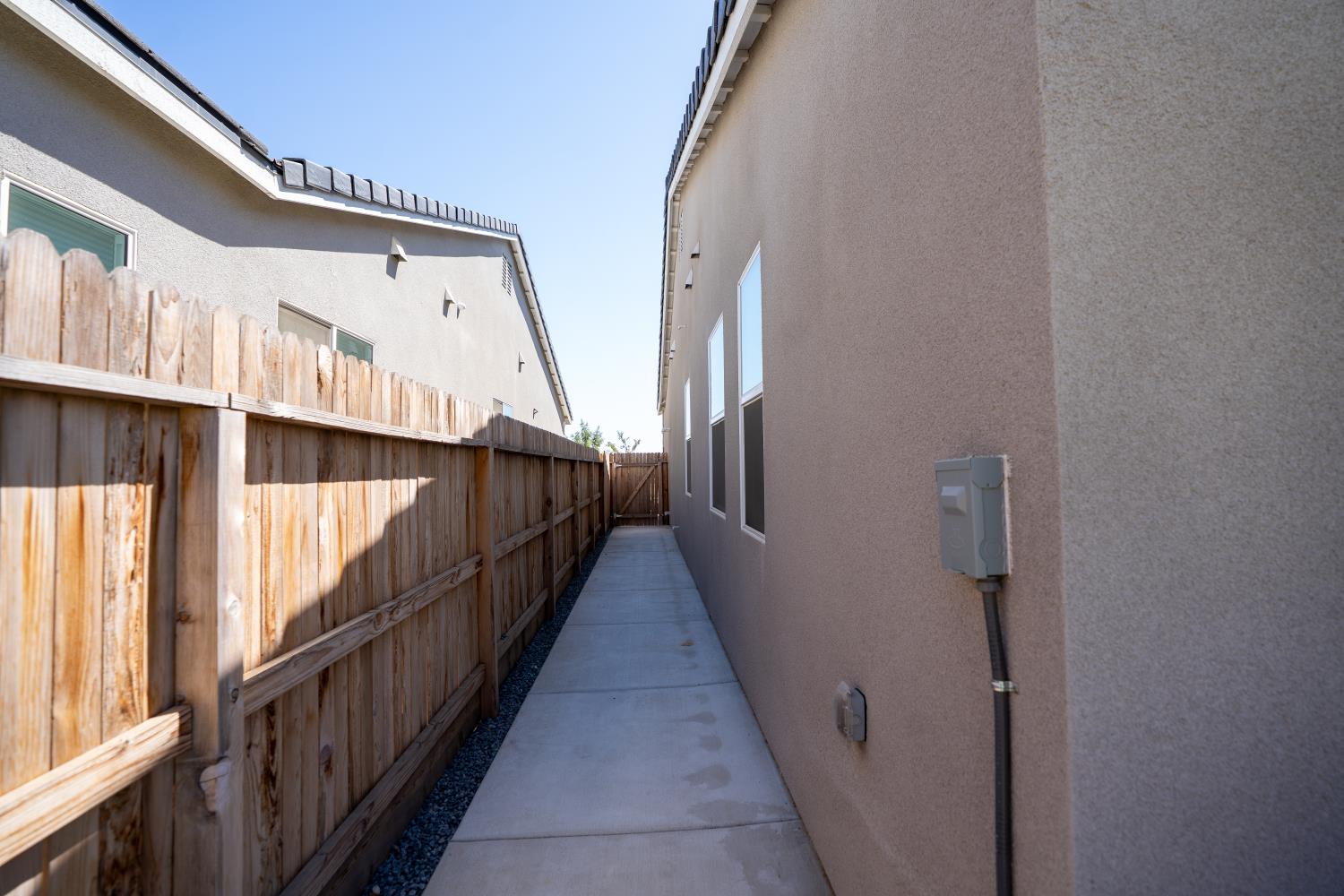 812 Traverse Dr S, Madera, CA 93636