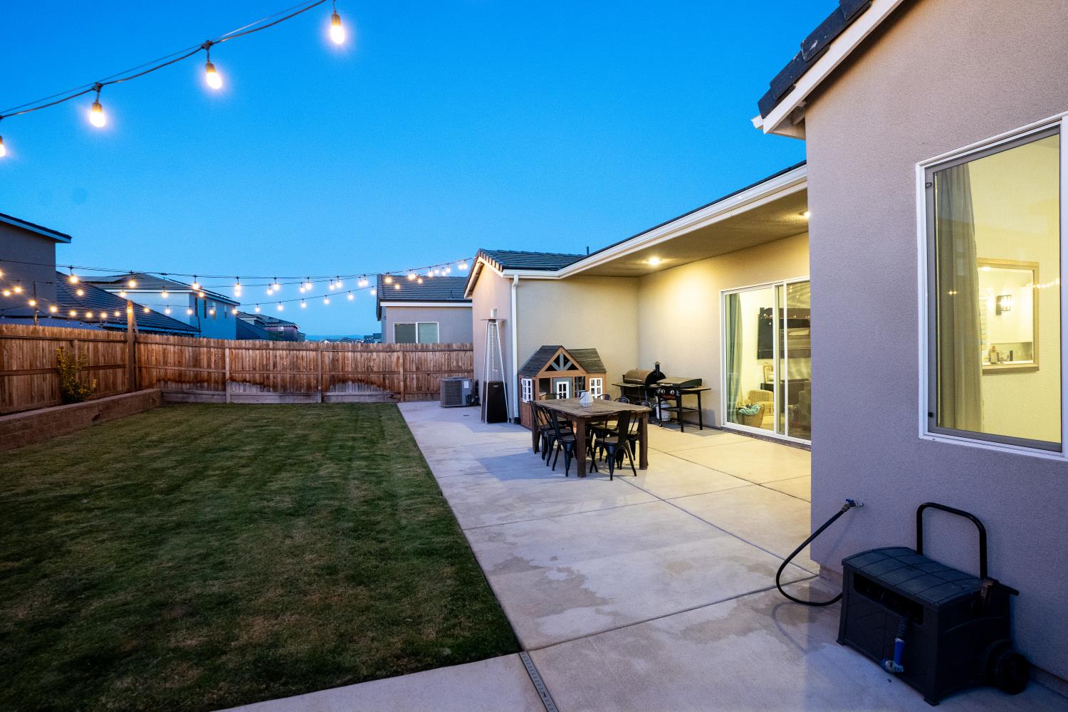 812 Traverse Dr S, Madera, CA 93636