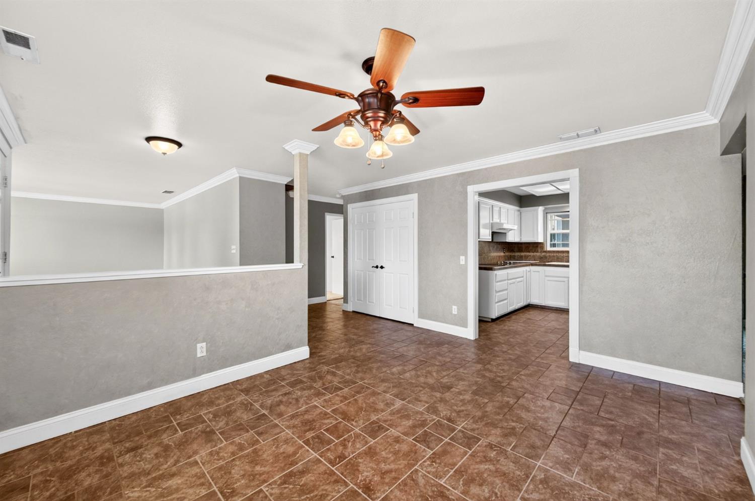 401 Sundance Ln, Madera, CA 93637