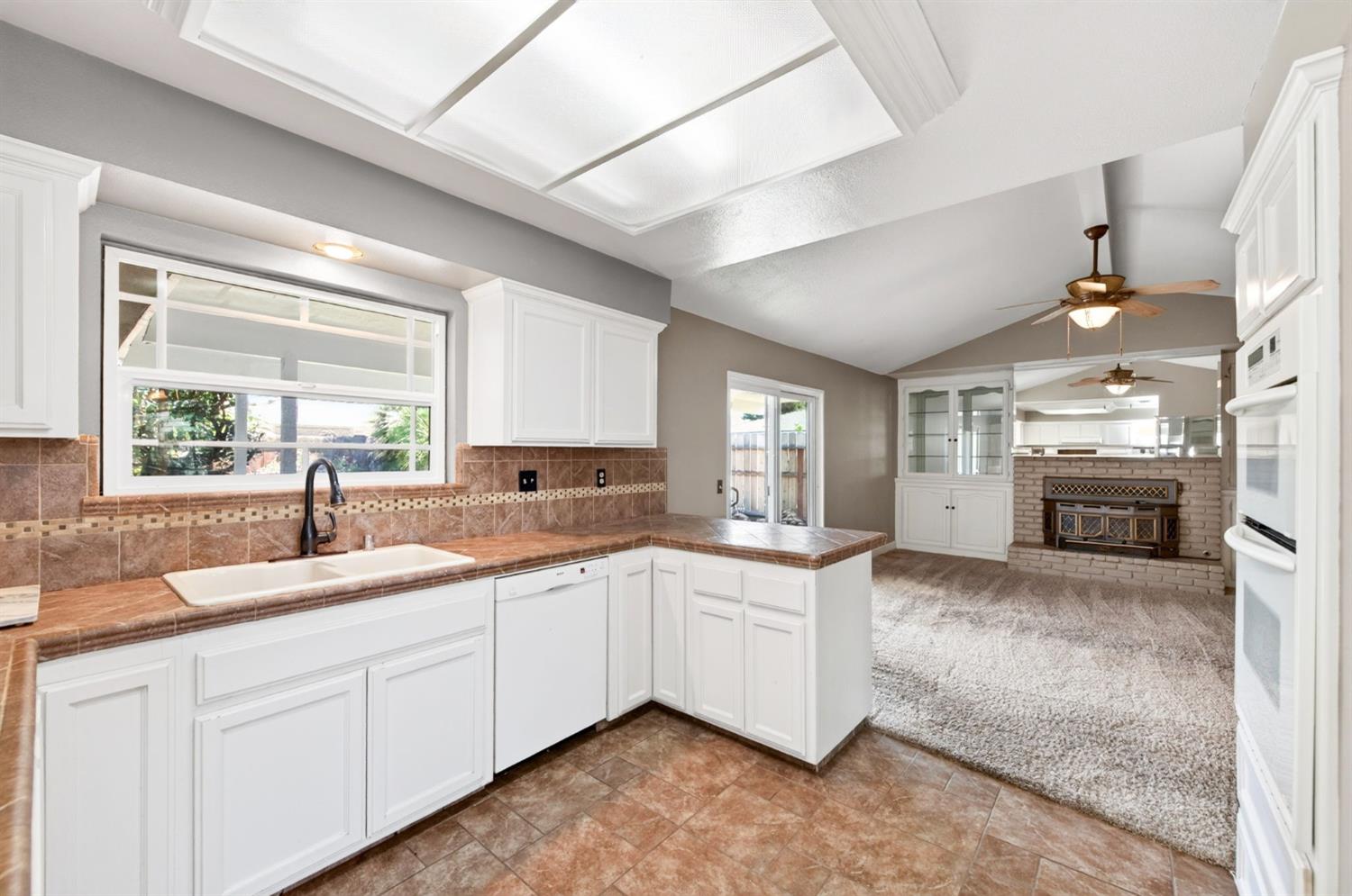 401 Sundance Ln, Madera, CA 93637