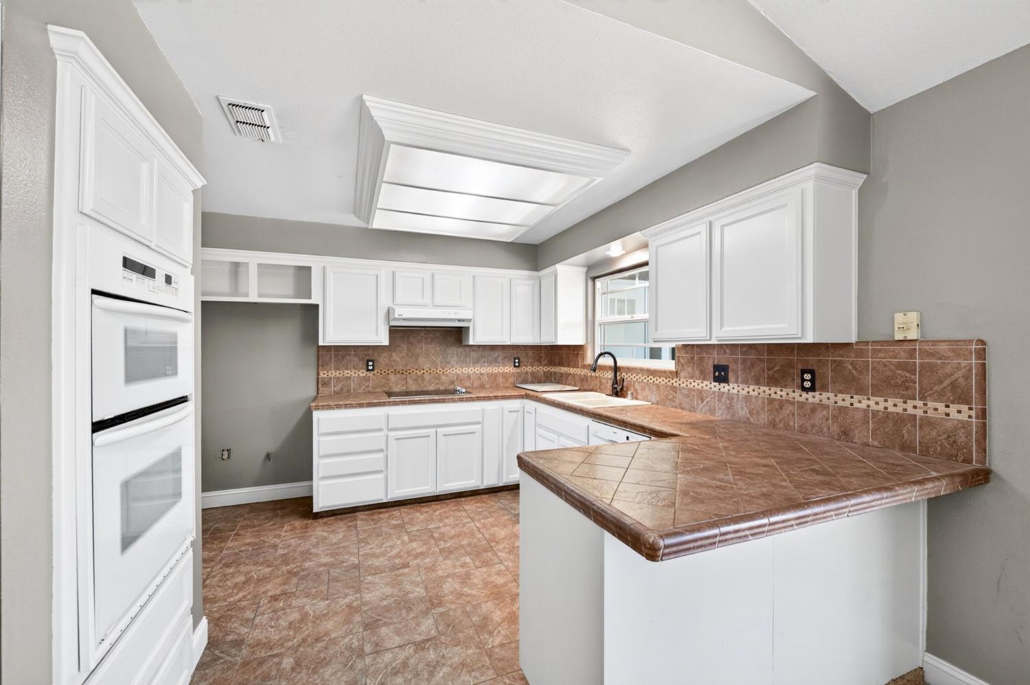 401 Sundance Ln, Madera, CA 93637