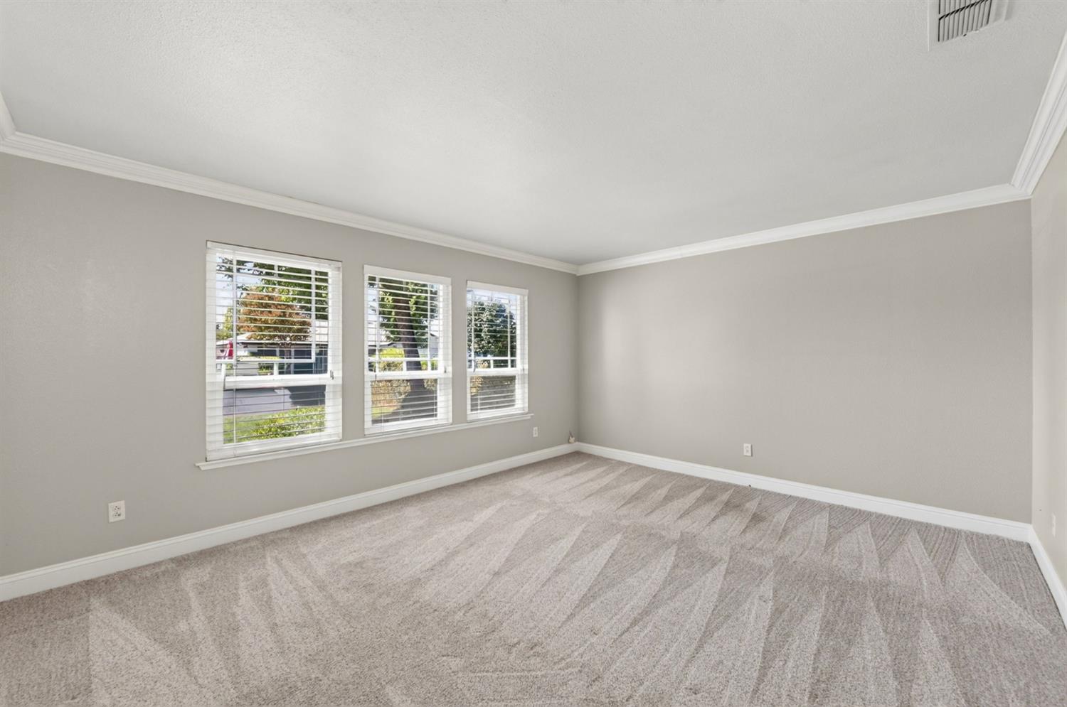 401 Sundance Ln, Madera, CA 93637