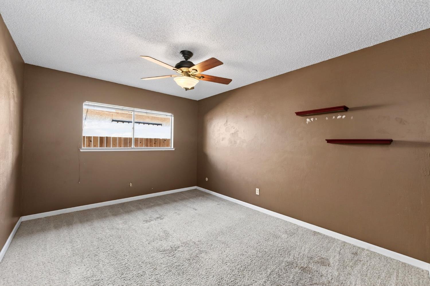 401 Sundance Ln, Madera, CA 93637
