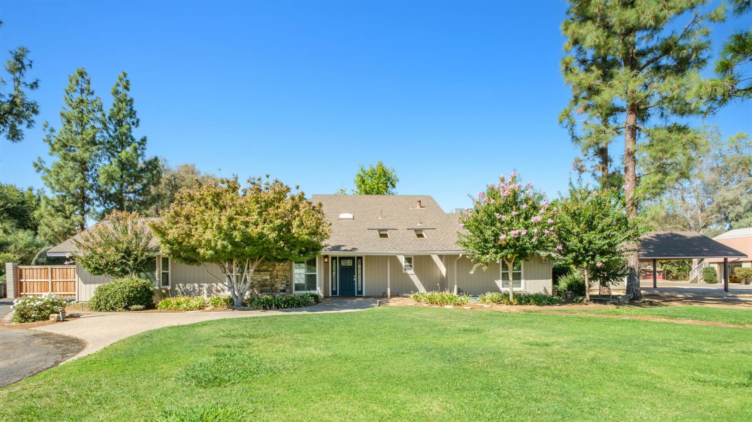 5667 Amber Ave, Clovis, CA 93619