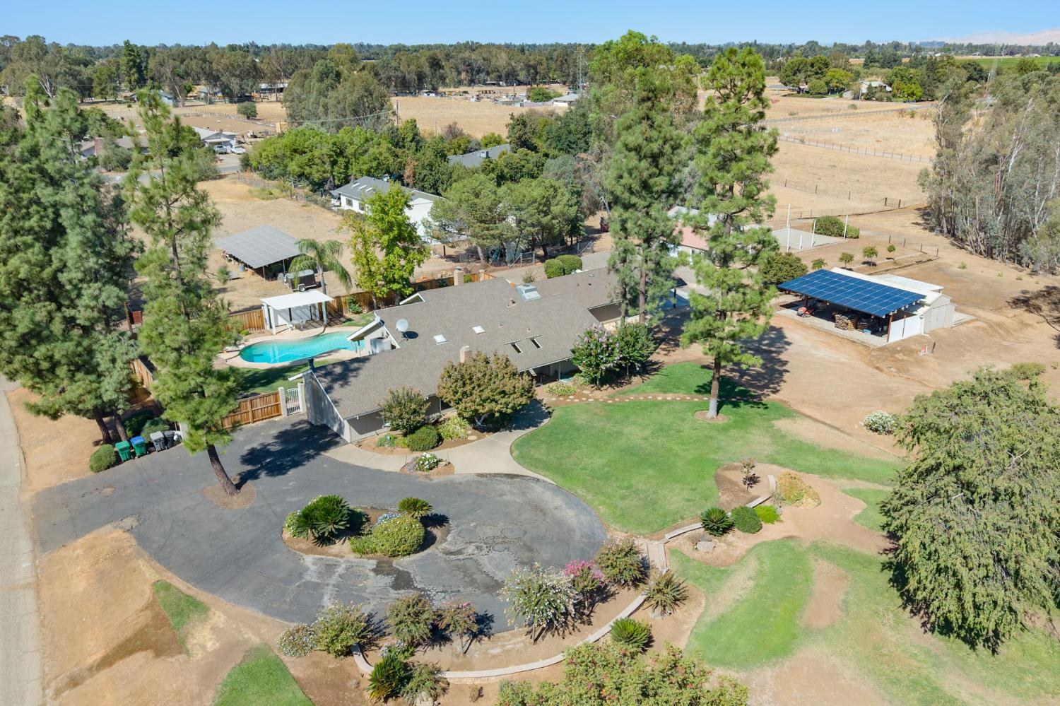 5667 Amber Ave, Clovis, CA 93619