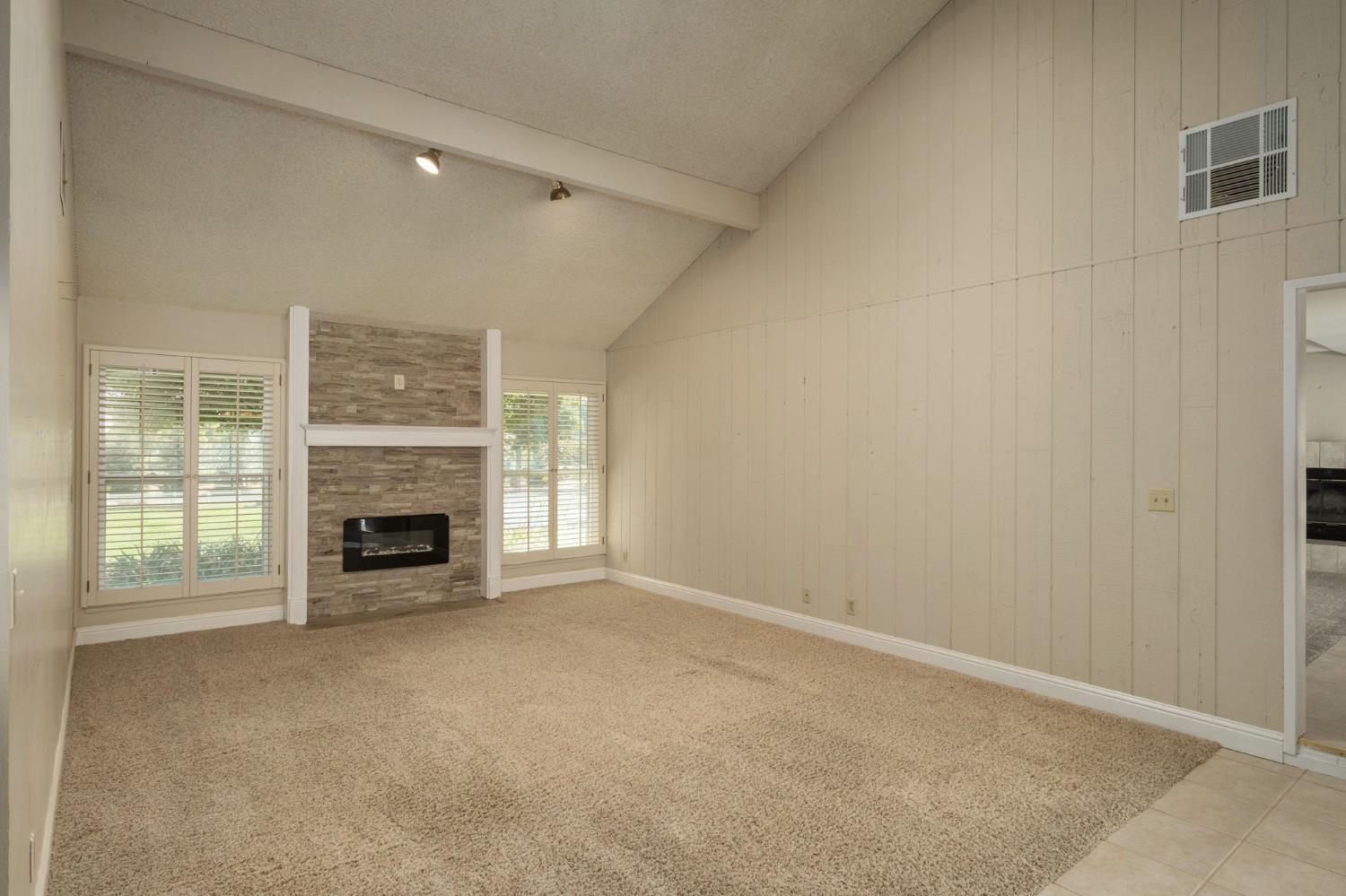 5667 Amber Ave, Clovis, CA 93619