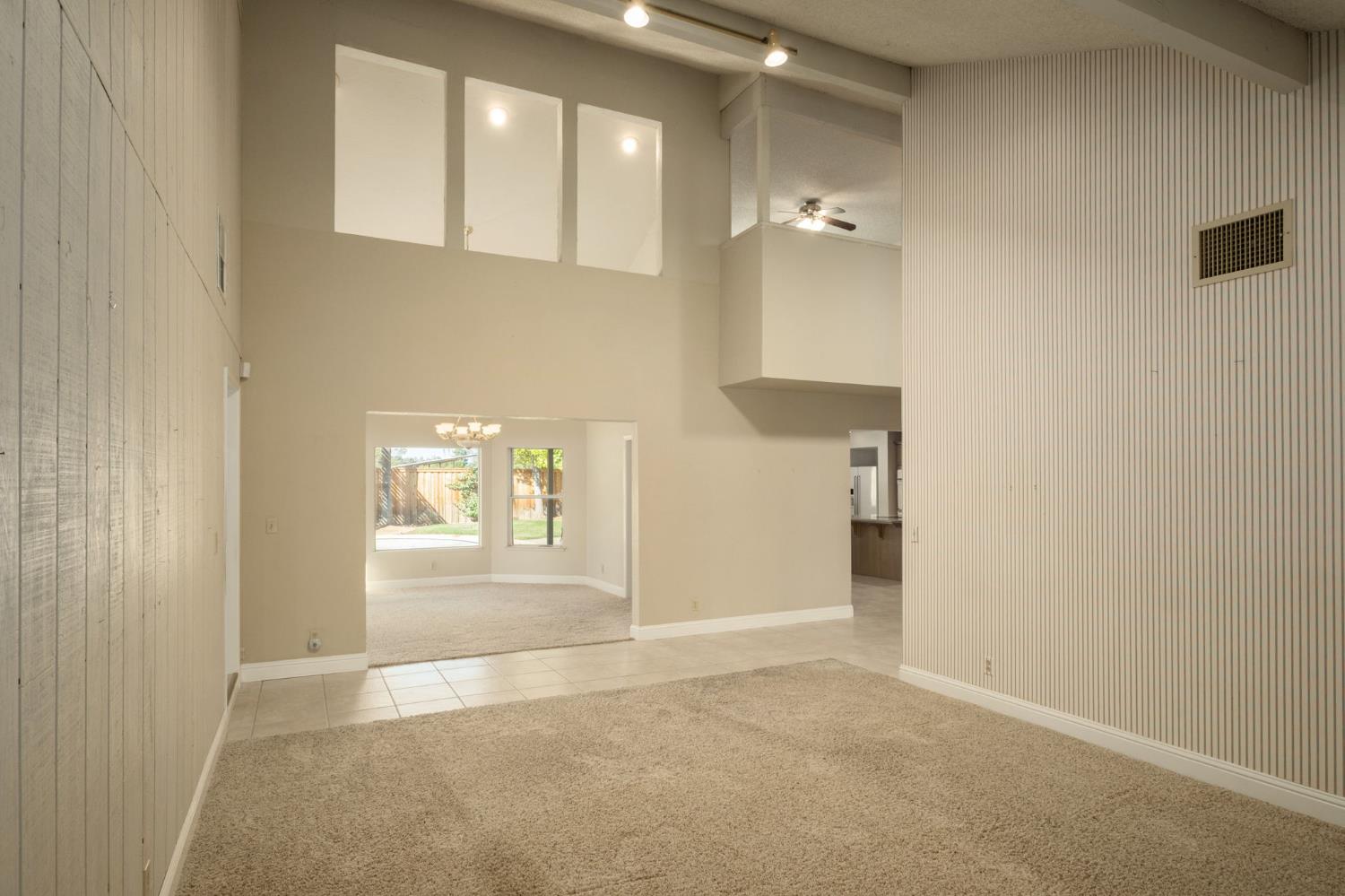 5667 Amber Ave, Clovis, CA 93619
