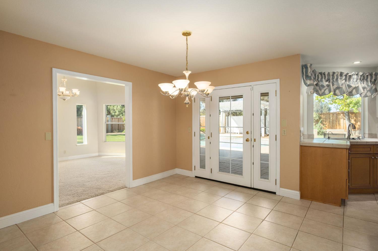 5667 Amber Ave, Clovis, CA 93619