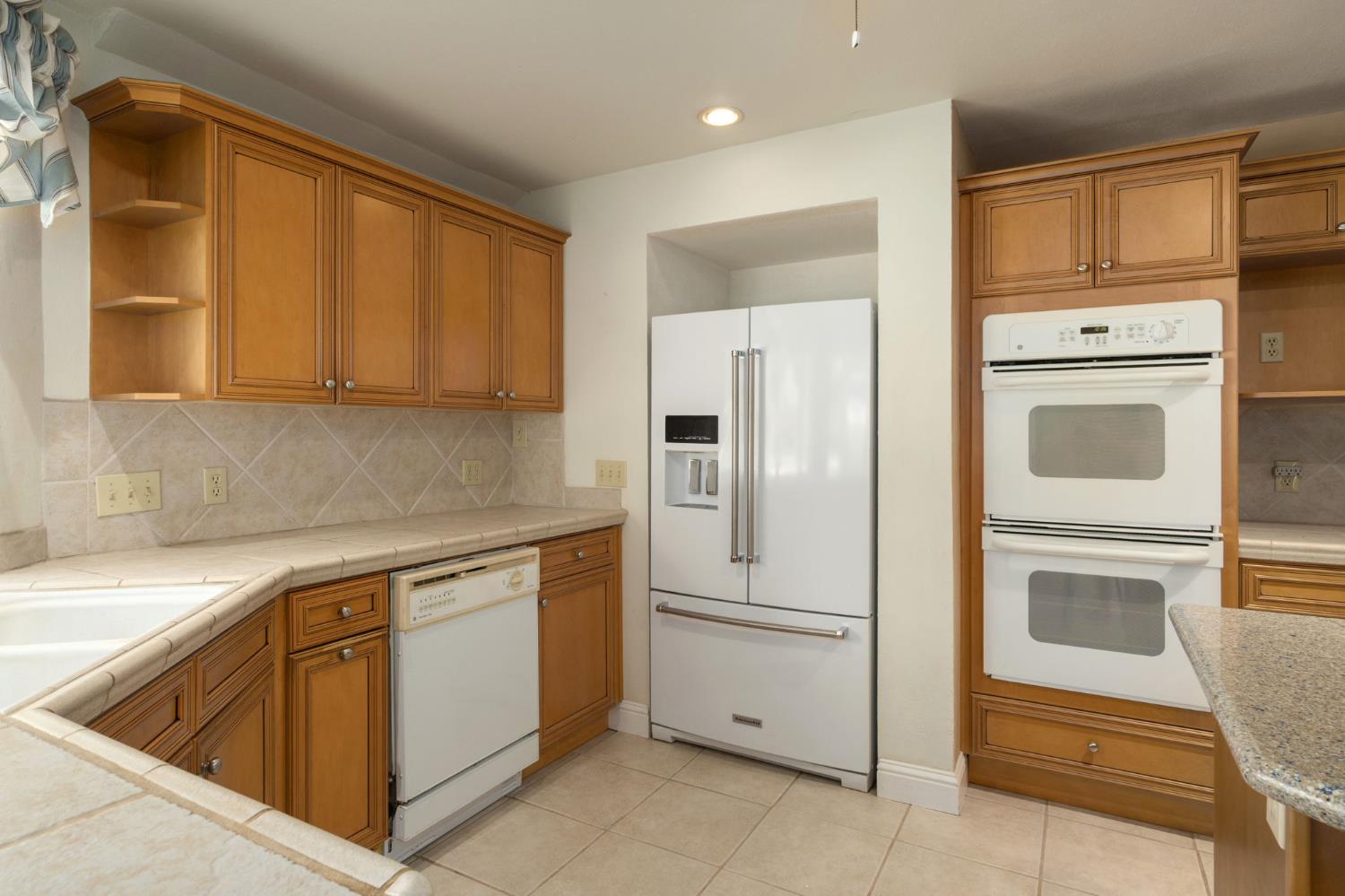 5667 Amber Ave, Clovis, CA 93619