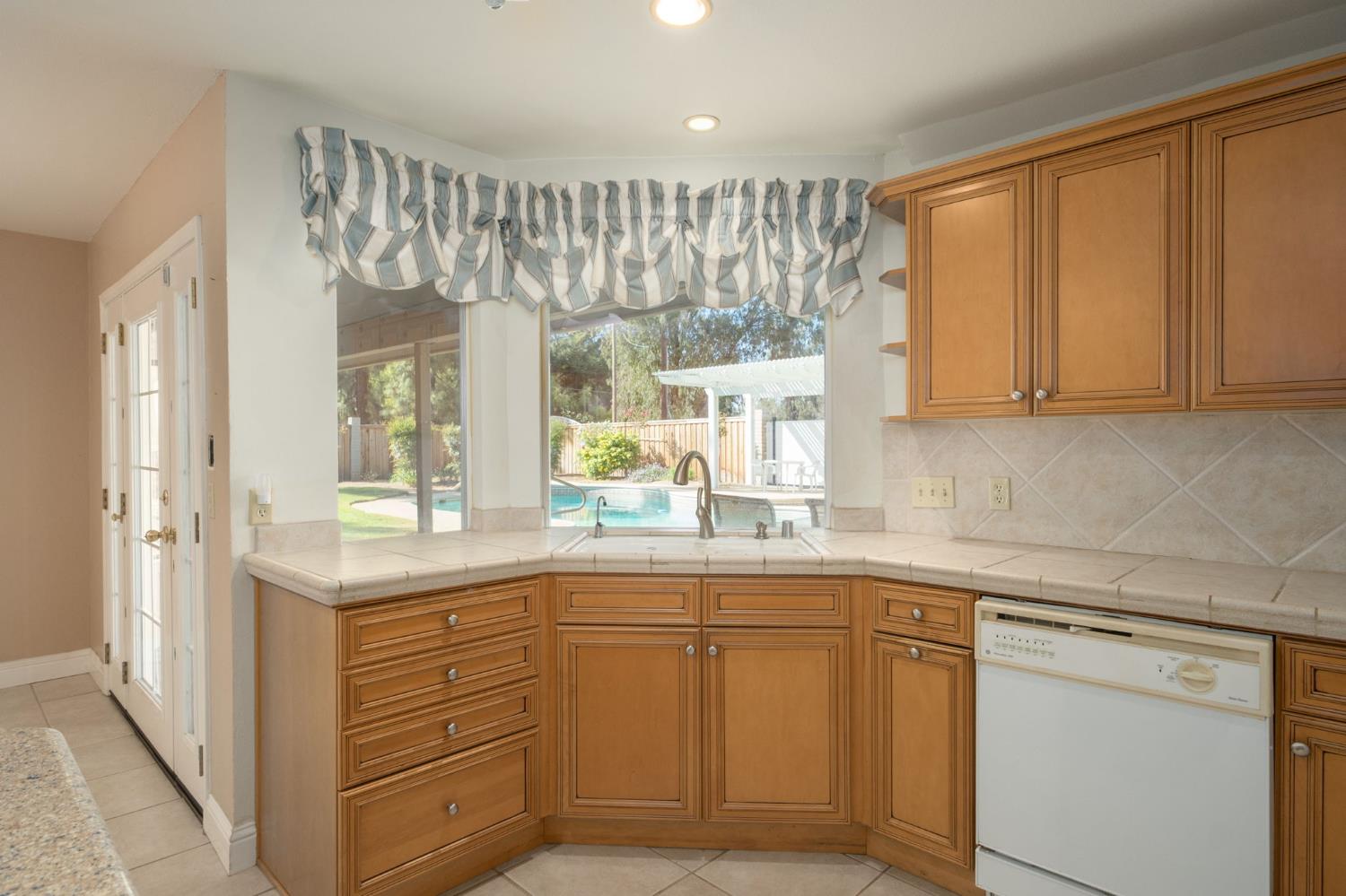 5667 Amber Ave, Clovis, CA 93619
