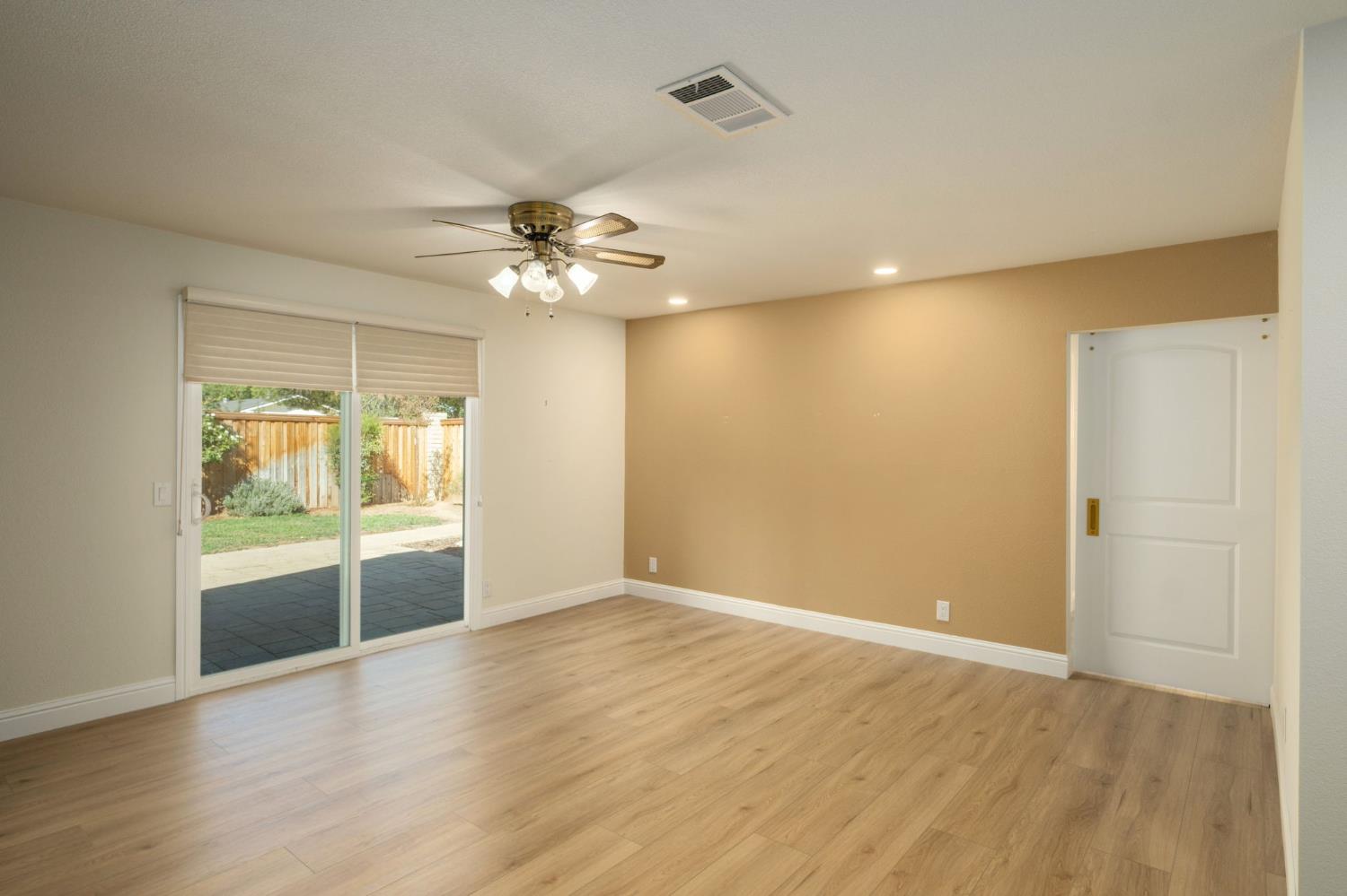 5667 Amber Ave, Clovis, CA 93619