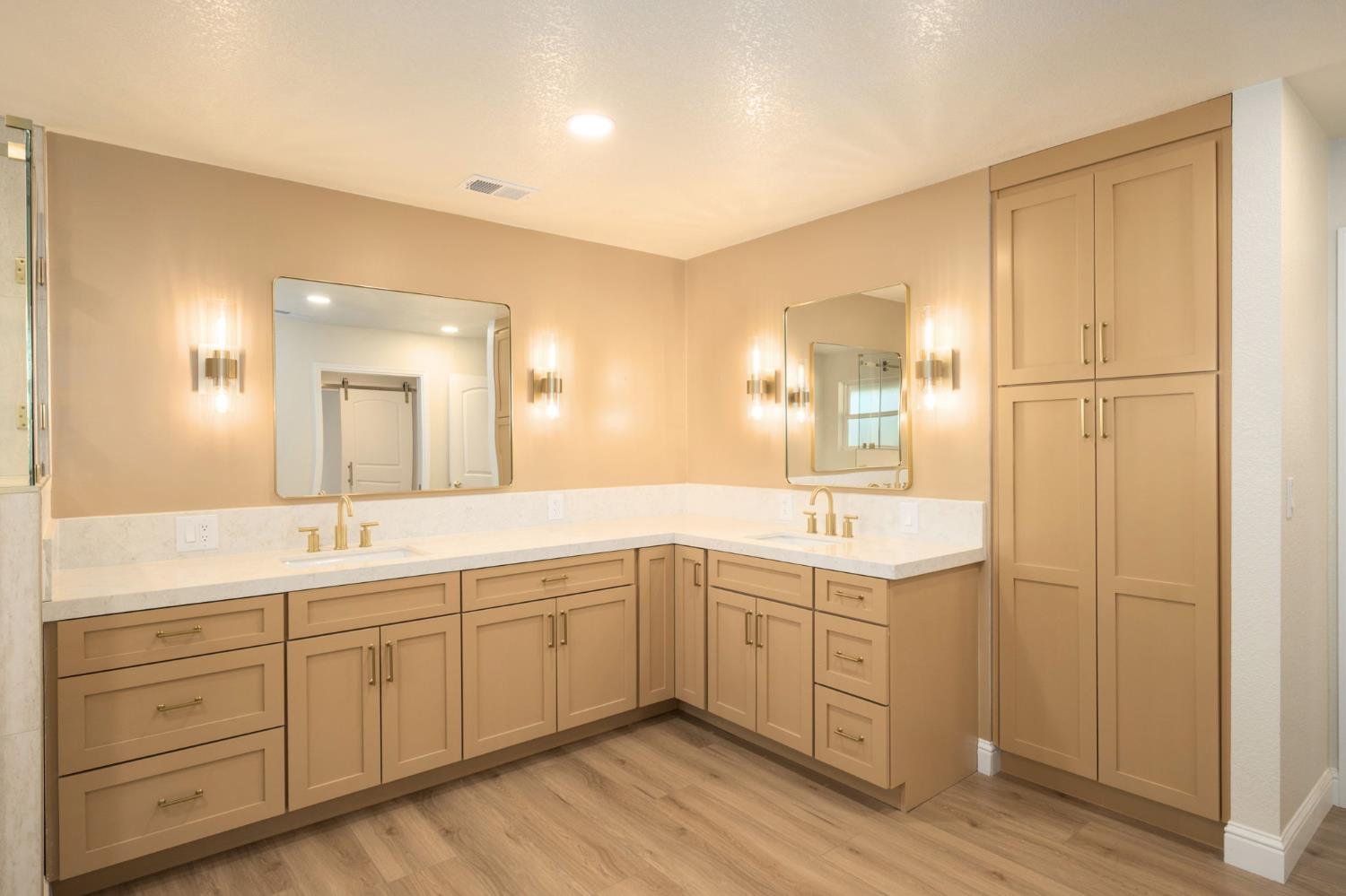 5667 Amber Ave, Clovis, CA 93619