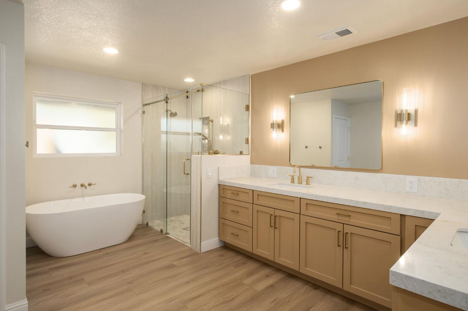 5667 Amber Ave, Clovis, CA 93619