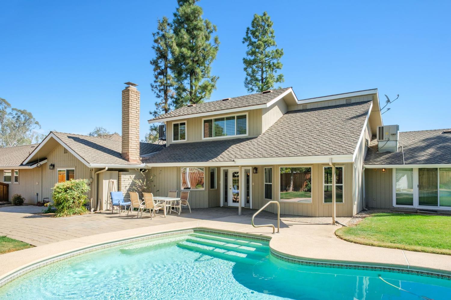 5667 Amber Ave, Clovis, CA 93619