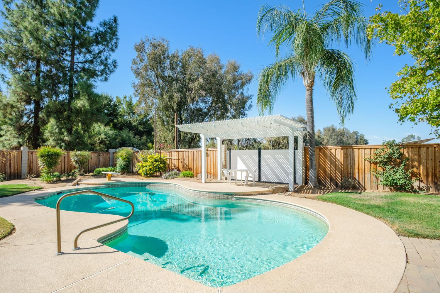 5667 Amber Ave, Clovis, CA 93619