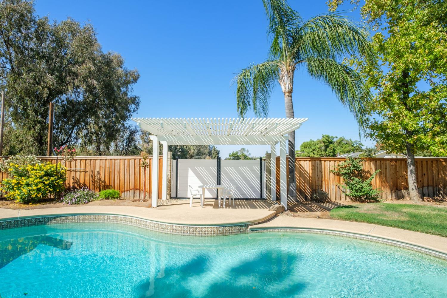 5667 Amber Ave, Clovis, CA 93619