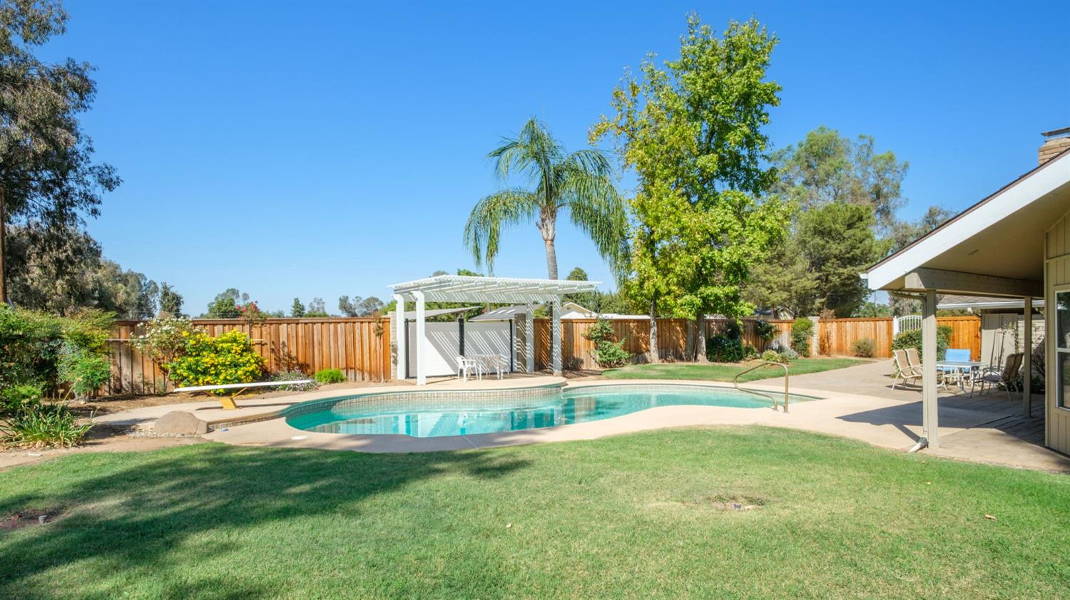 5667 Amber Ave, Clovis, CA 93619