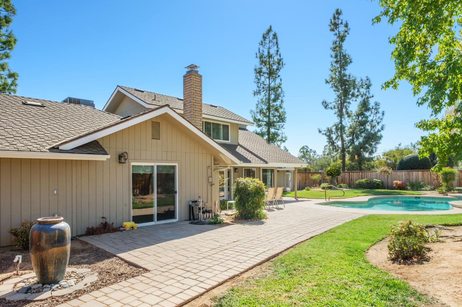 5667 Amber Ave, Clovis, CA 93619