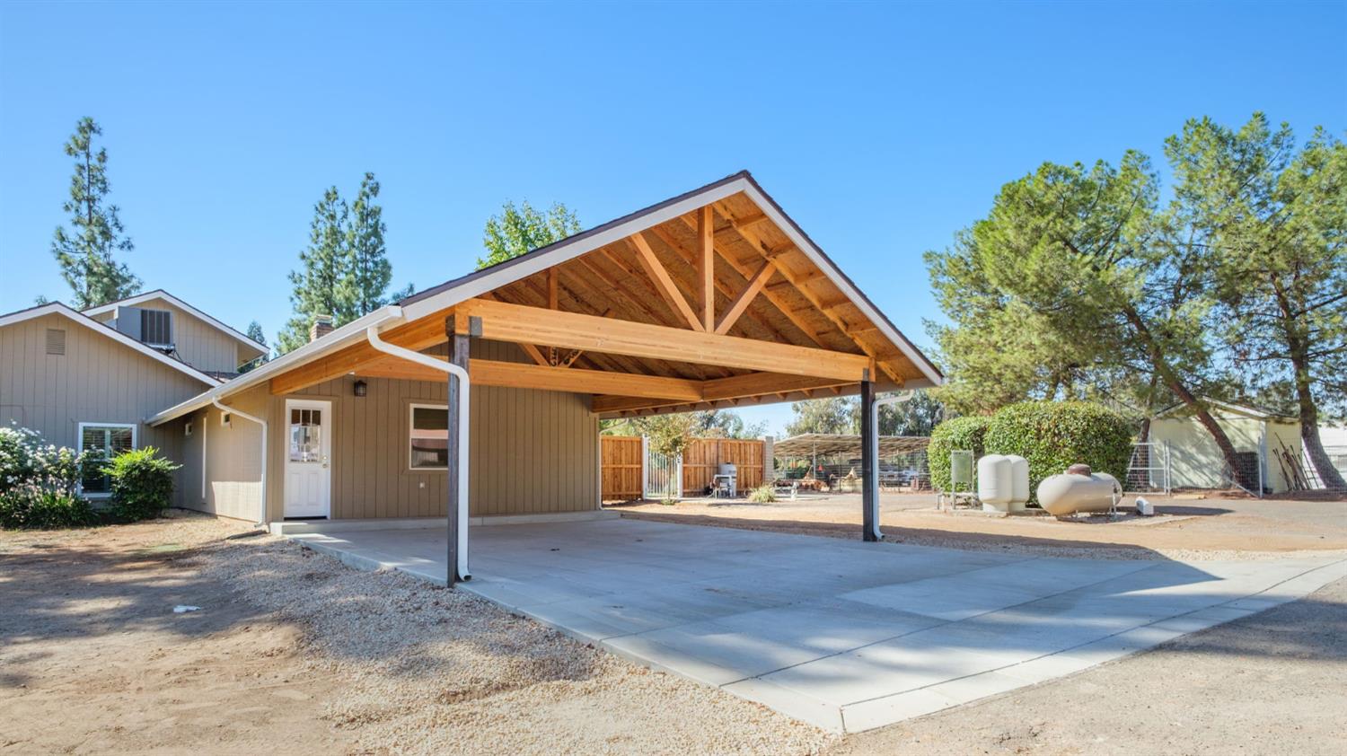 5667 Amber Ave, Clovis, CA 93619