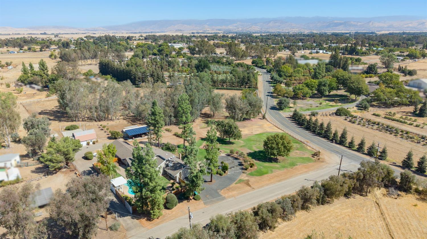 5667 Amber Ave, Clovis, CA 93619