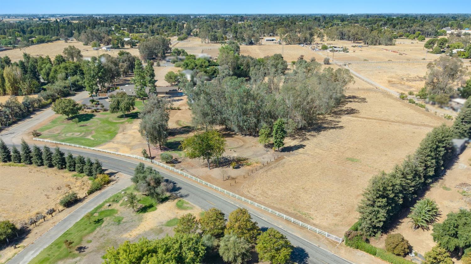 5667 Amber Ave, Clovis, CA 93619