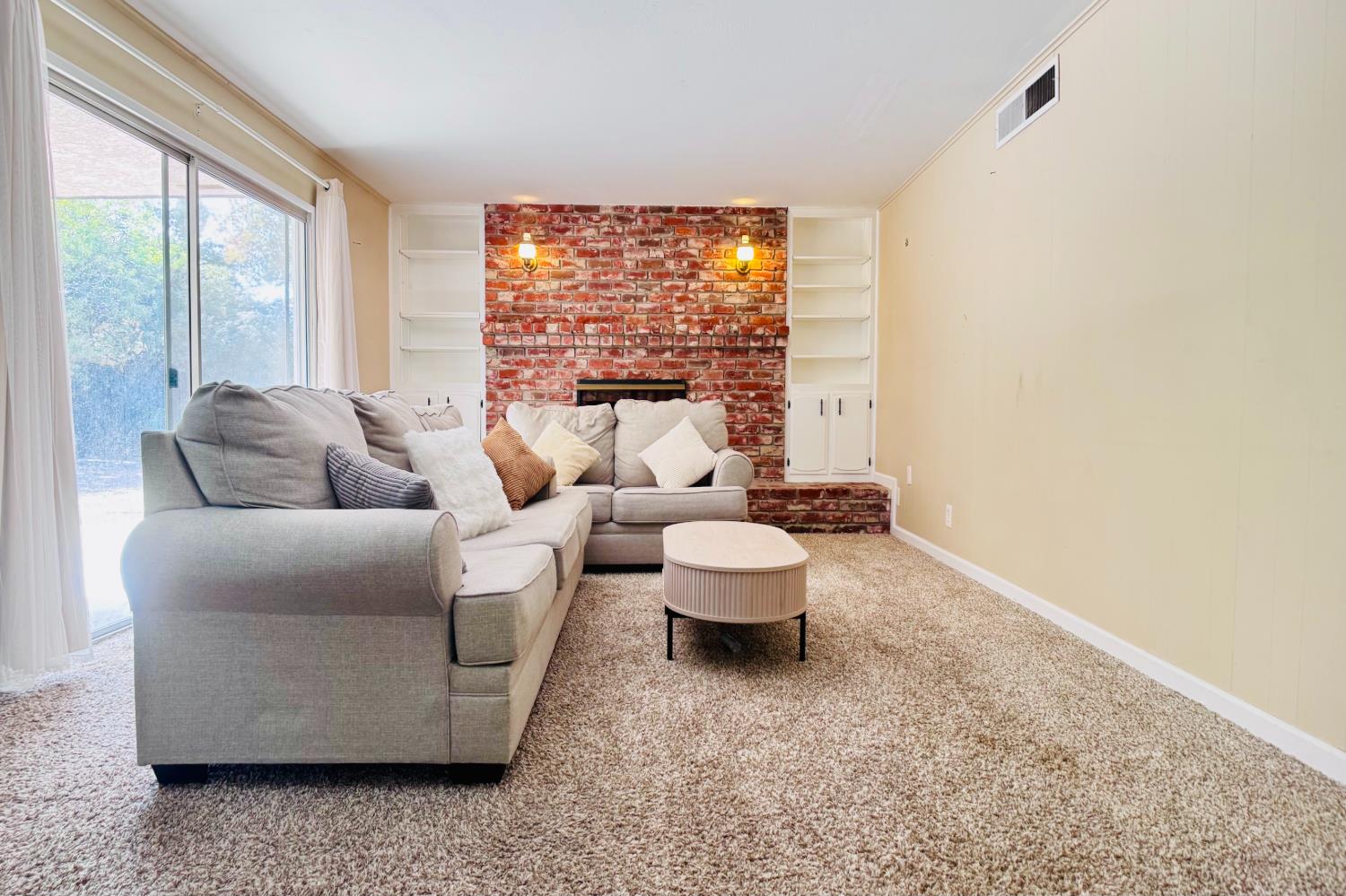 719 E Minarets Ave, Fresno, CA 93720