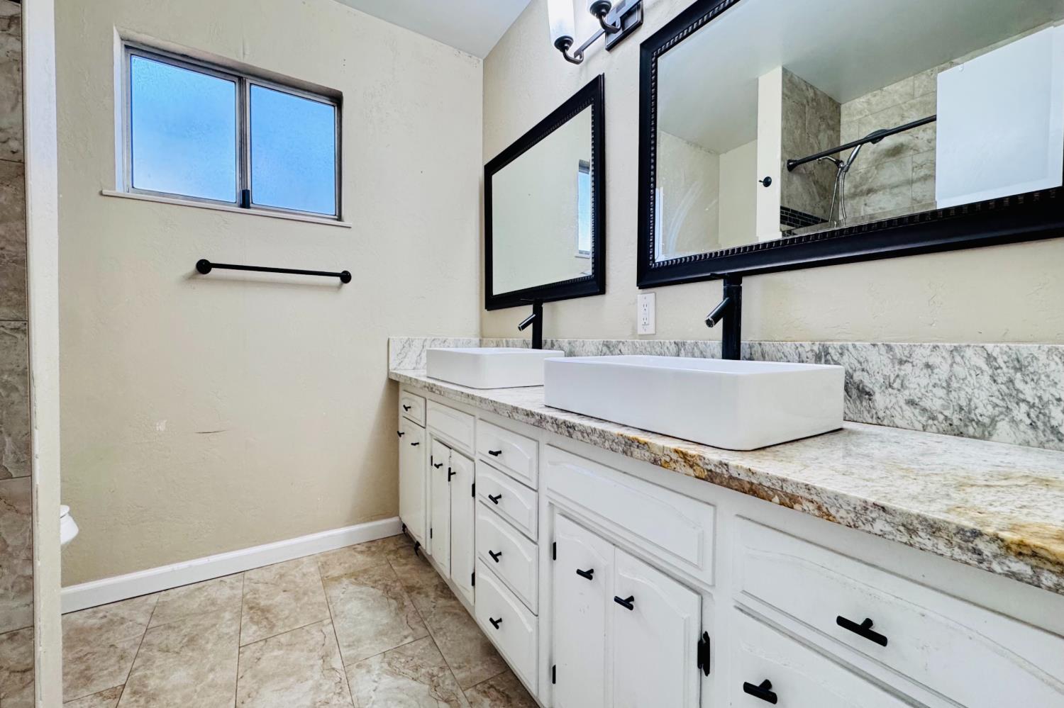 719 E Minarets Ave, Fresno, CA 93720