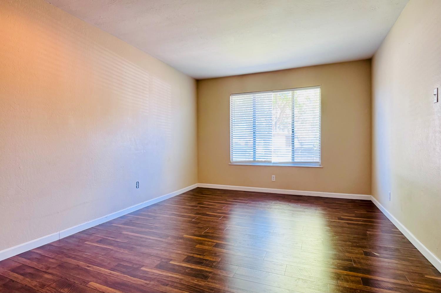 719 E Minarets Ave, Fresno, CA 93720
