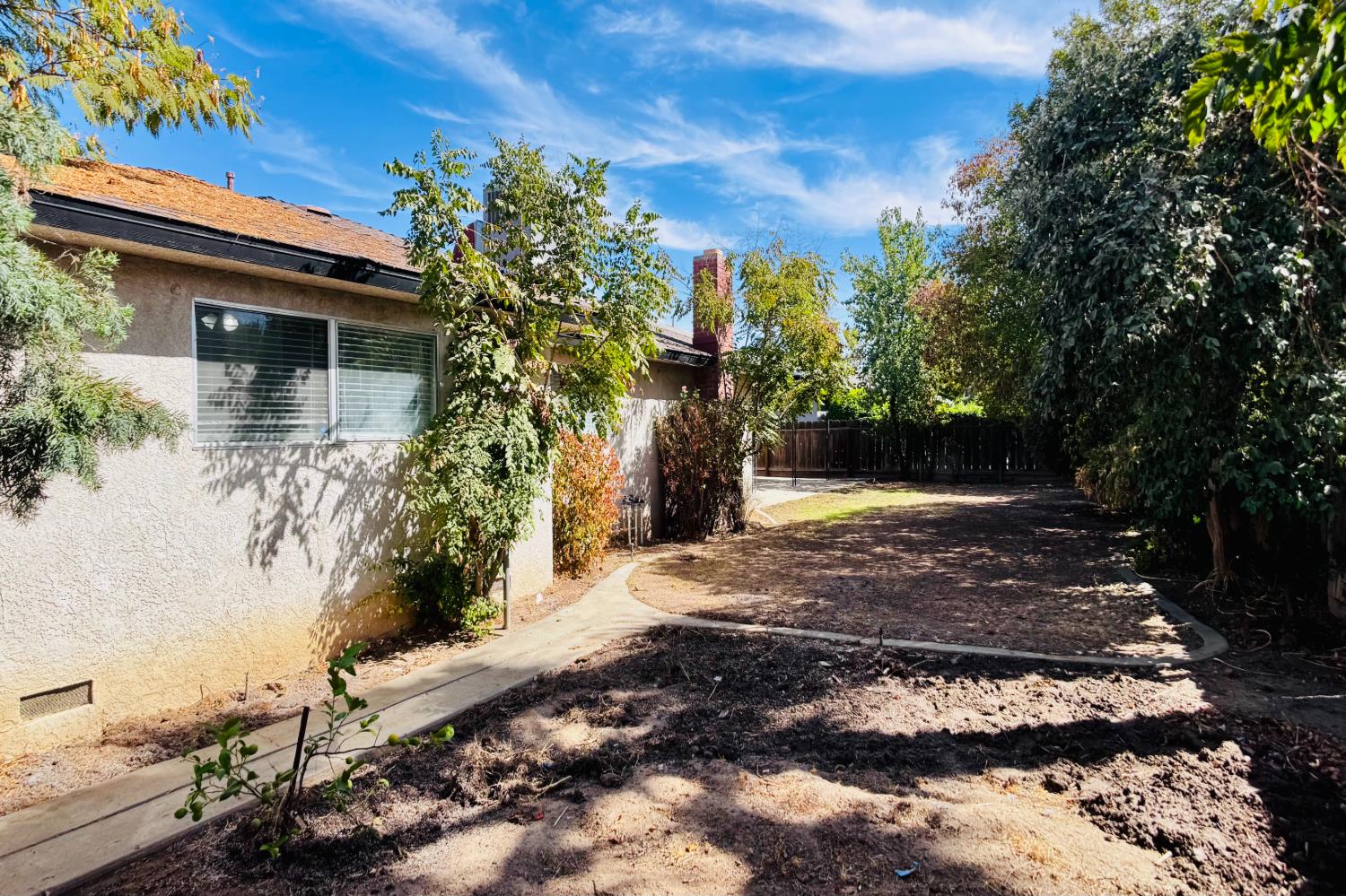 719 E Minarets Ave, Fresno, CA 93720