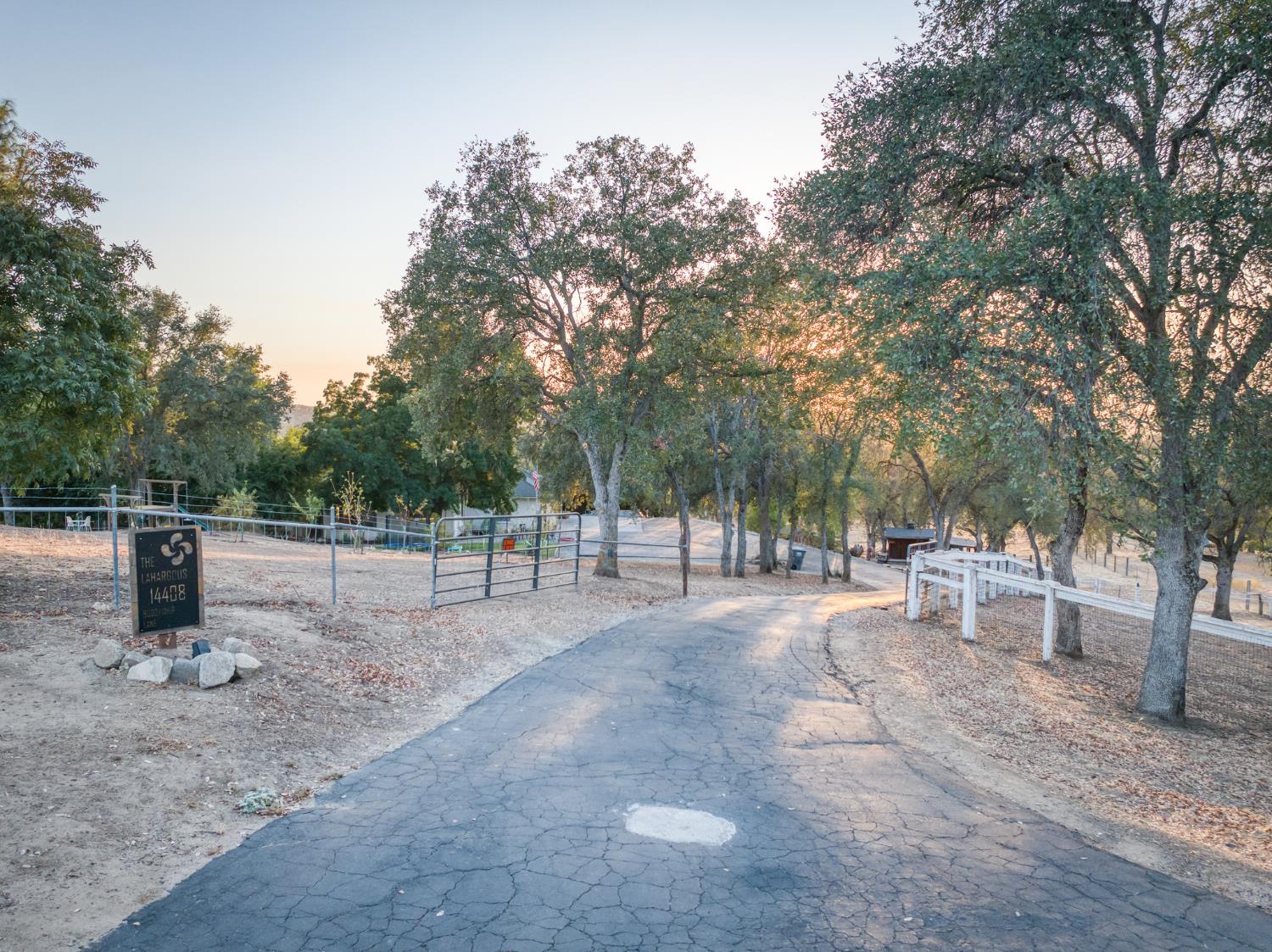 14408 Buggy Whip Ln, Prather, CA 93651