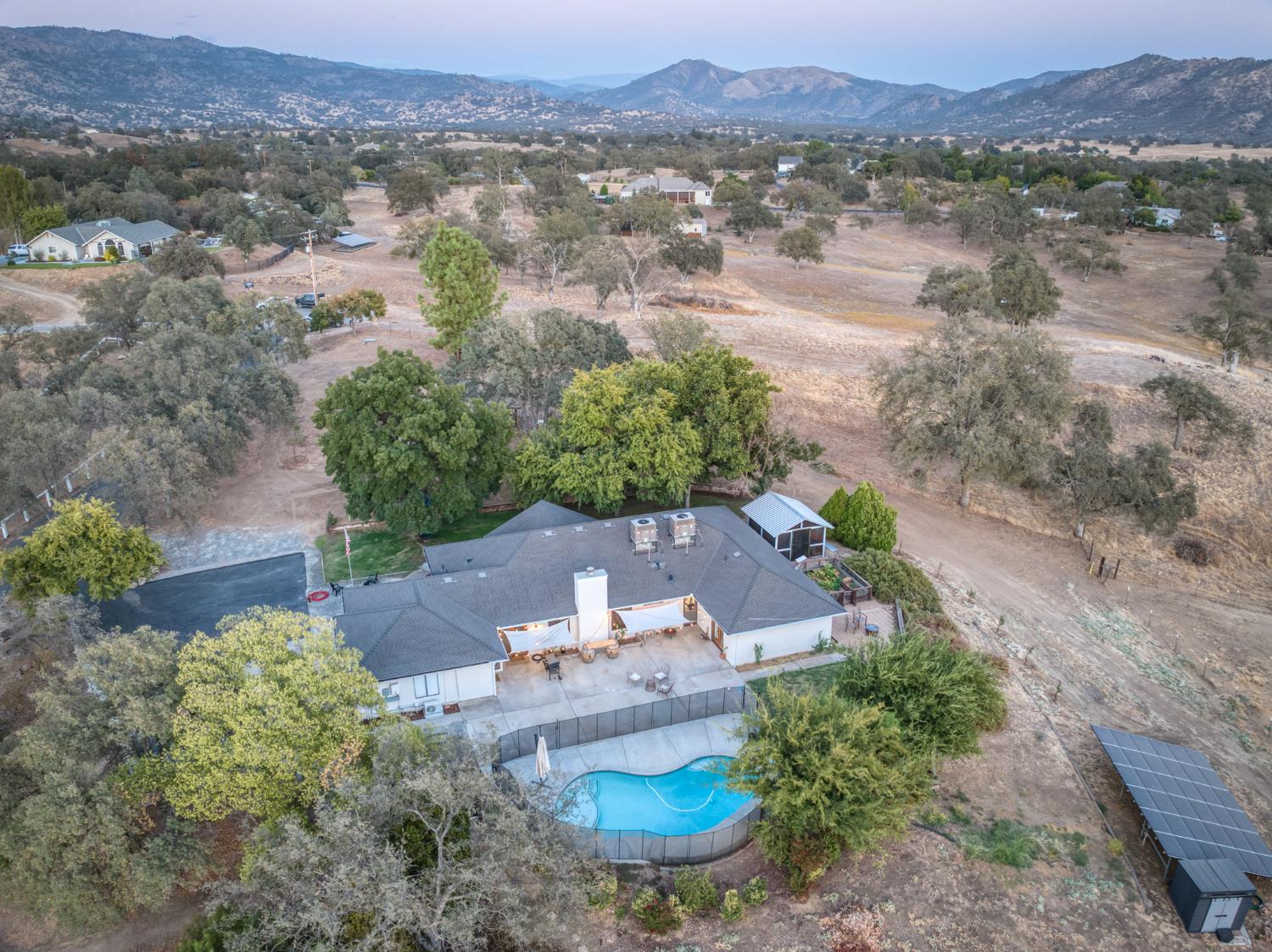 14408 Buggy Whip Ln, Prather, CA 93651