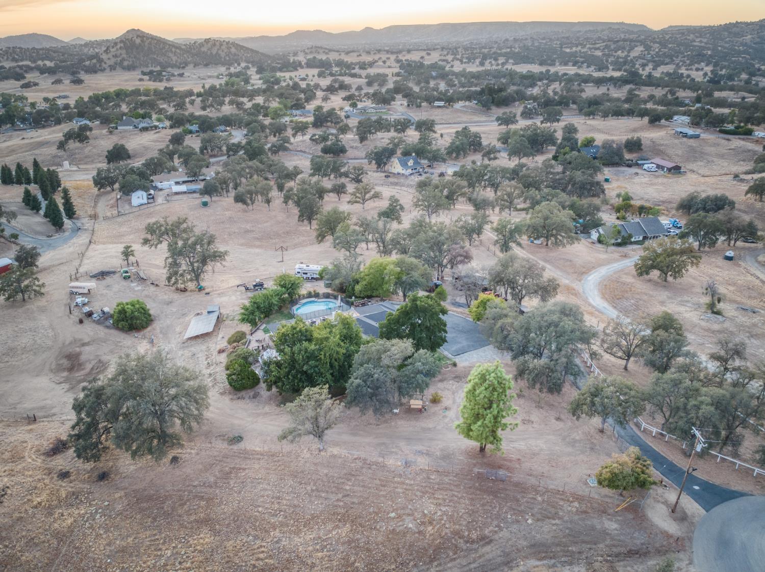 14408 Buggy Whip Ln, Prather, CA 93651