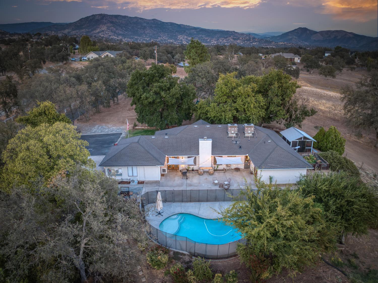 14408 Buggy Whip Ln, Prather, CA 93651