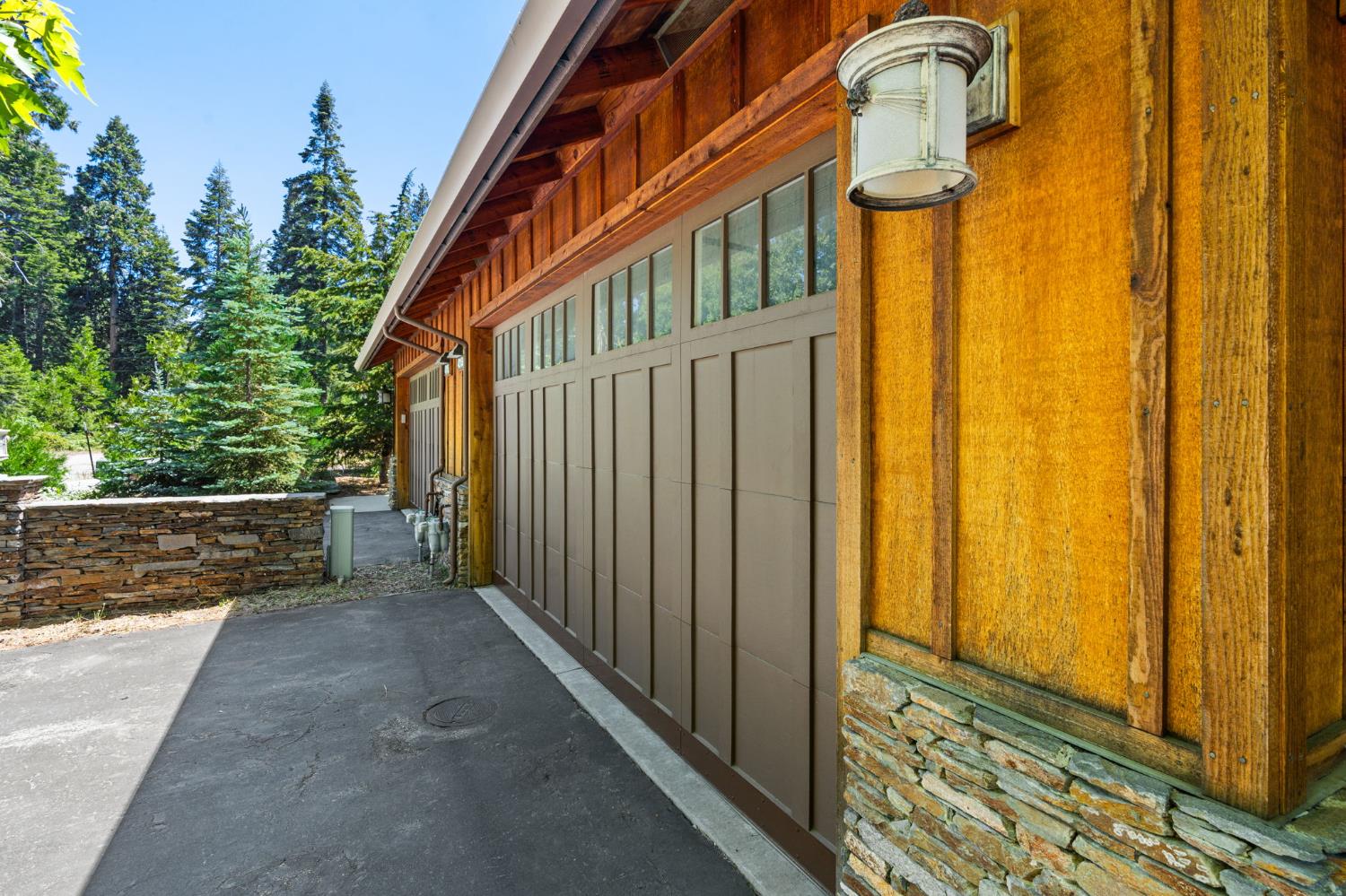 42158 Majestic Ln, Shaver Lake, CA 93664