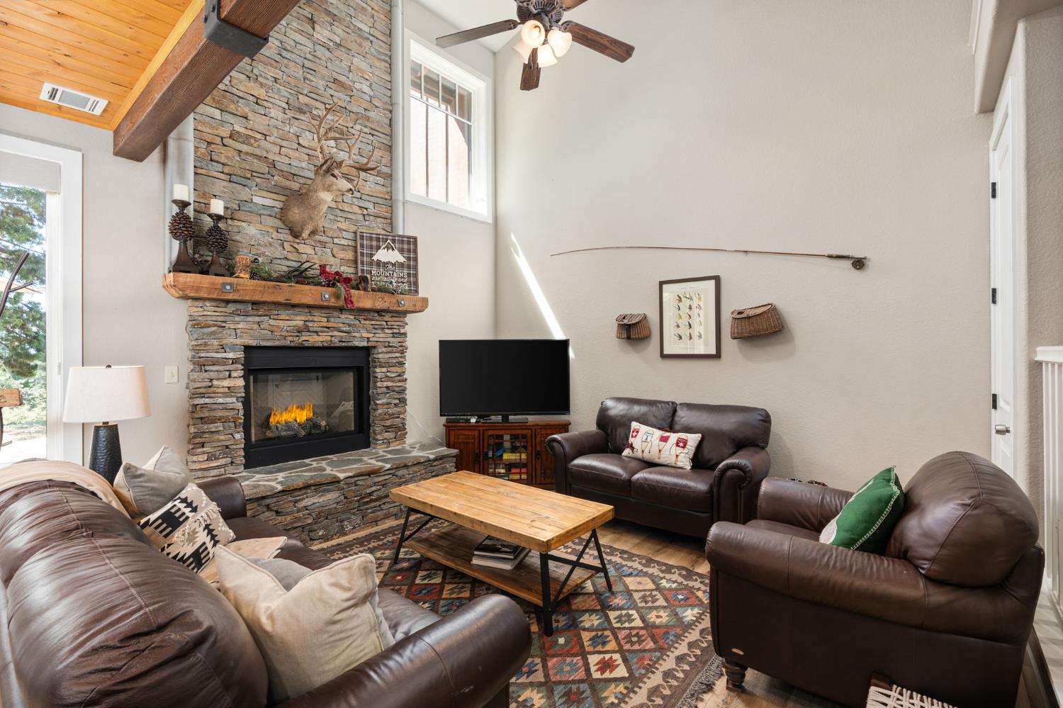 42158 Majestic Ln, Shaver Lake, CA 93664