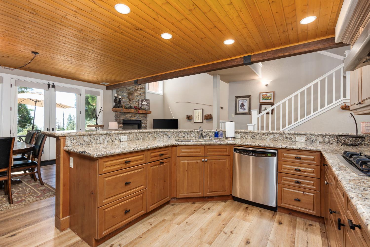 42158 Majestic Ln, Shaver Lake, CA 93664