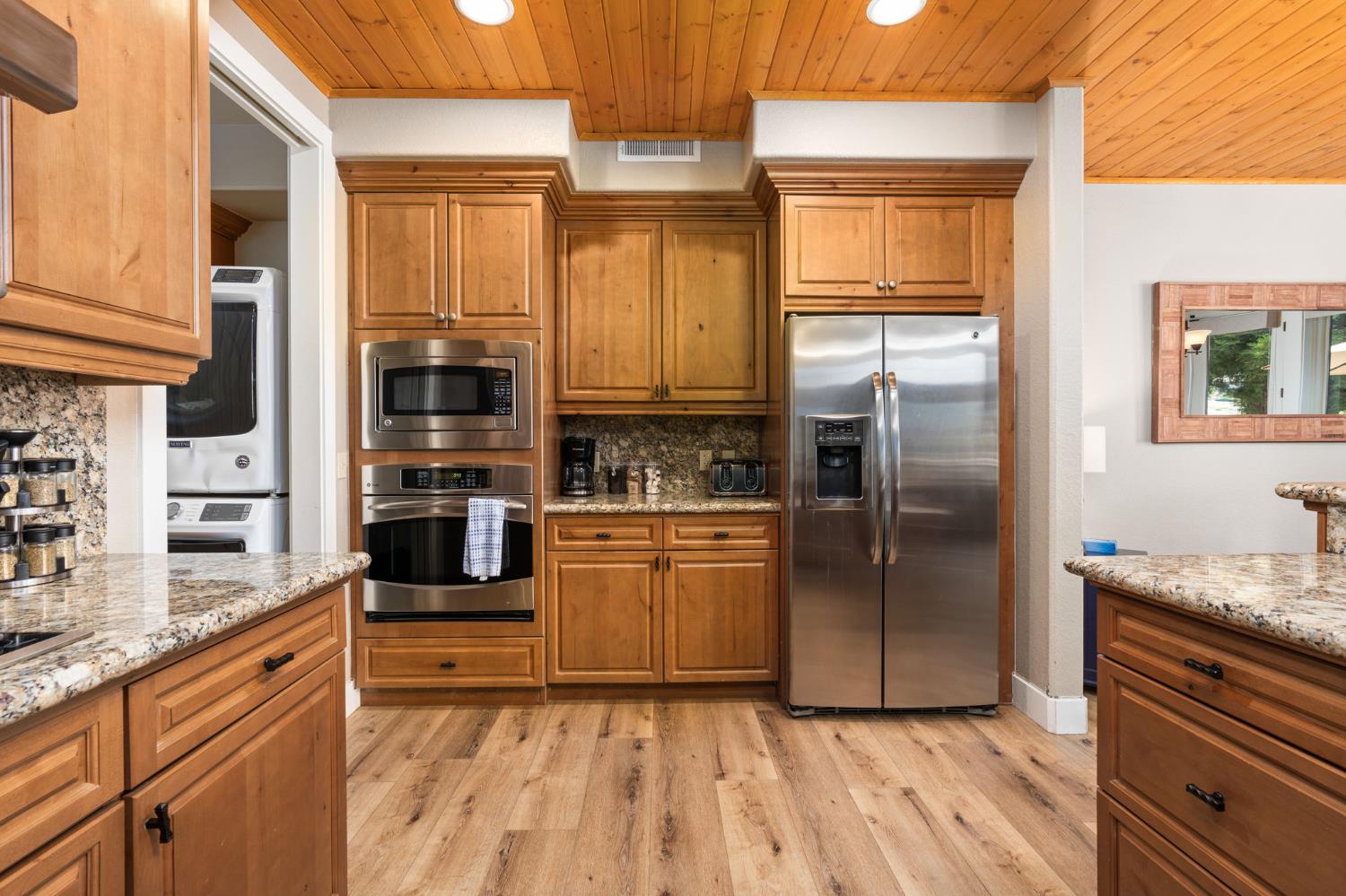 42158 Majestic Ln, Shaver Lake, CA 93664