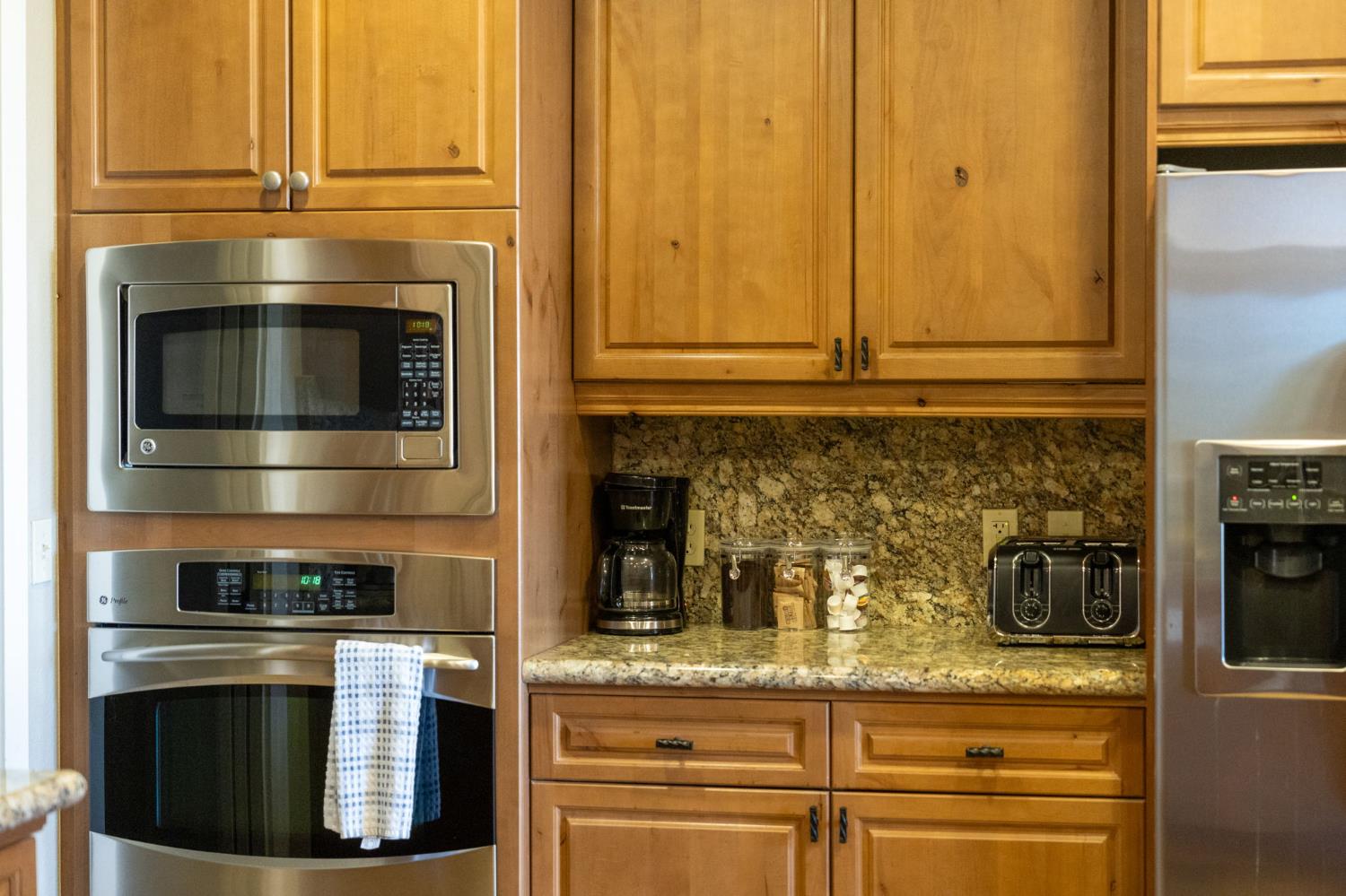 42158 Majestic Ln, Shaver Lake, CA 93664