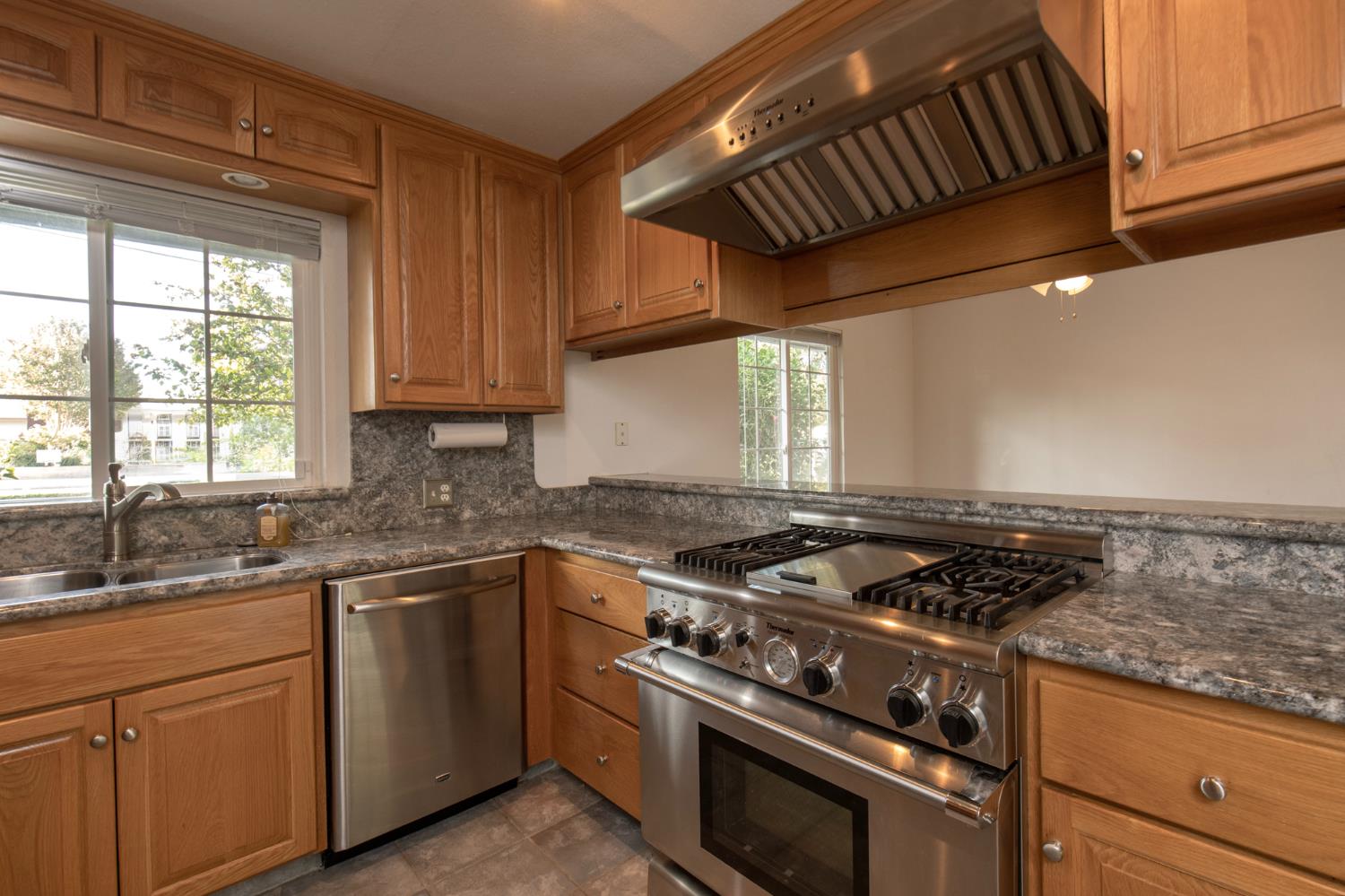 1248 W Mesa Ave, Fresno, CA 93711