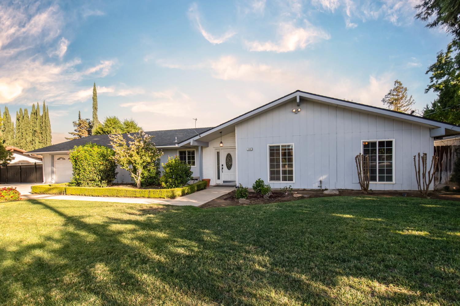1248 W Mesa Ave, Fresno, CA 93711