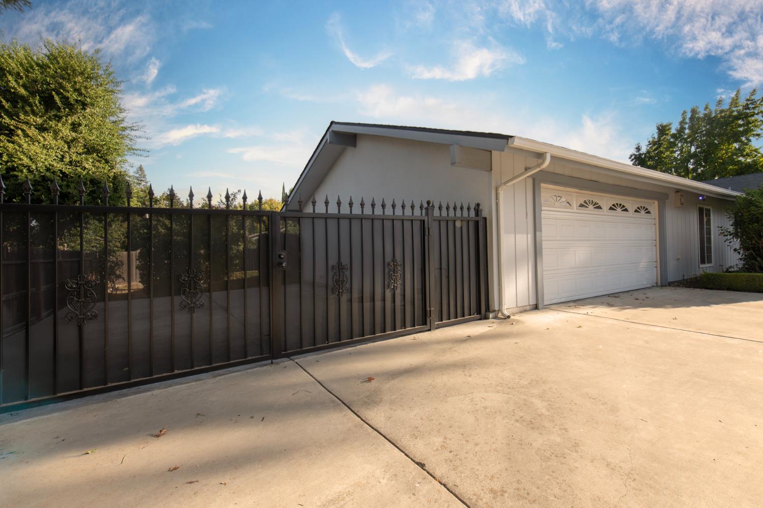 1248 W Mesa Ave, Fresno, CA 93711